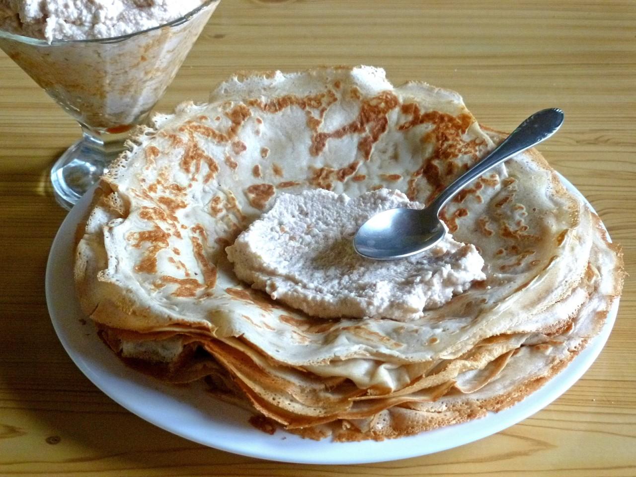 Фото рецепта Творожная начинка  с джемом и орехами для блинов и блинчиков