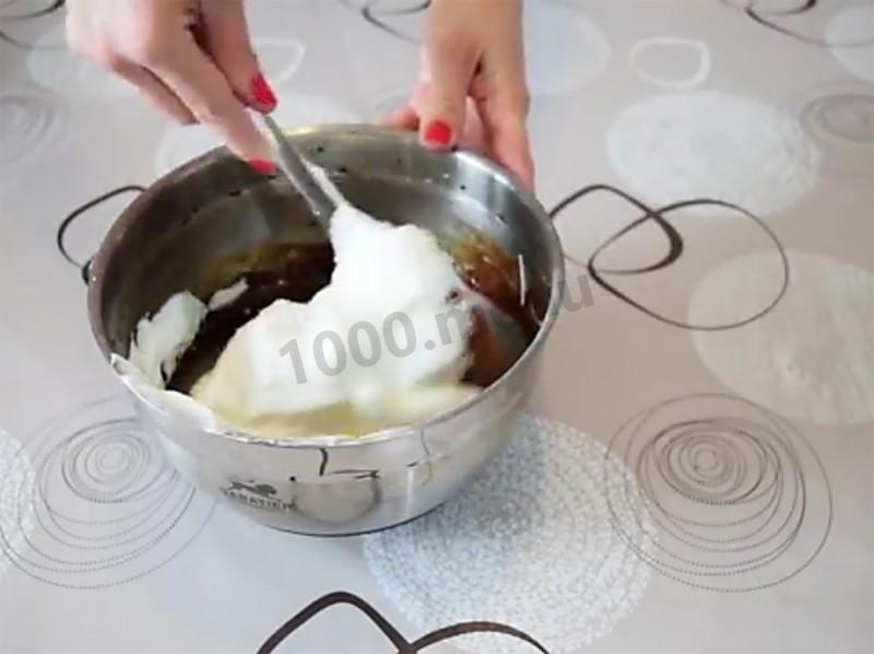 Шаг 8 приготовления Муссовый торт три шоколада на сливках