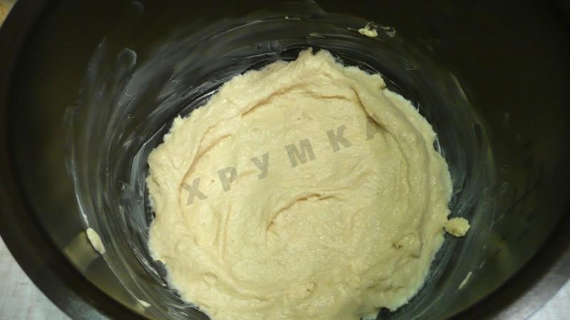 Шаг 11 приготовления Заливной пирог в мультиварке с зеленым луком