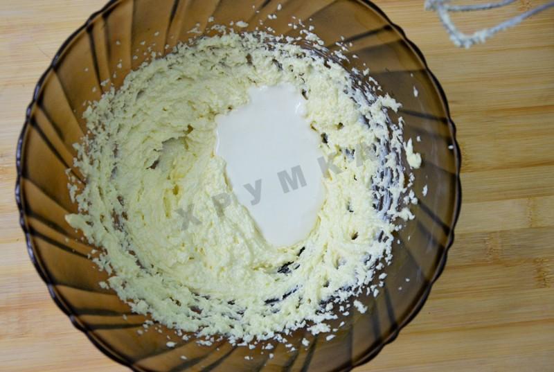 Шаг 3 приготовления Бисквитный пирог с малиной