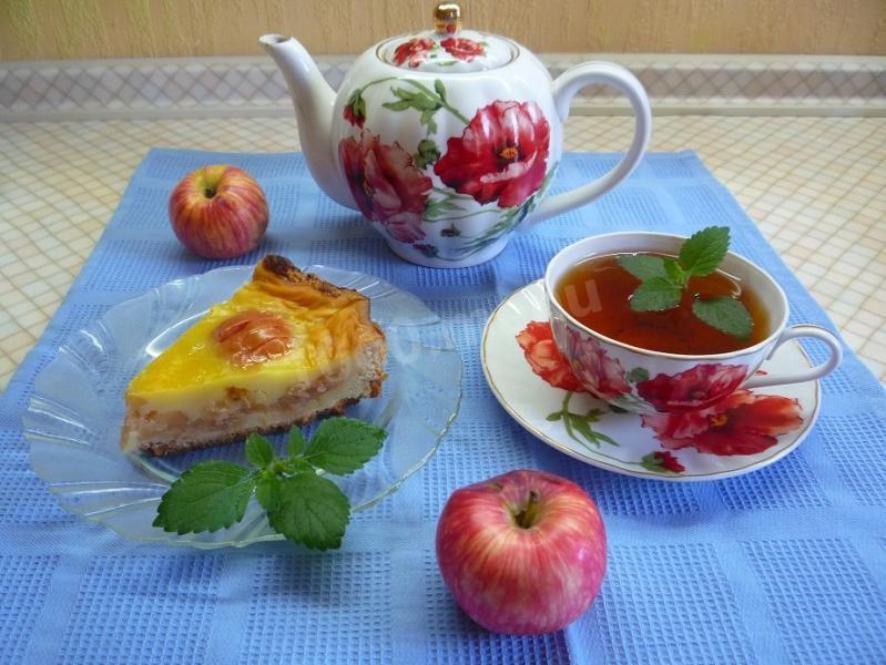 Шаг 12 приготовления Яблочный пирог Неженка с творогом и сметанной заливкой