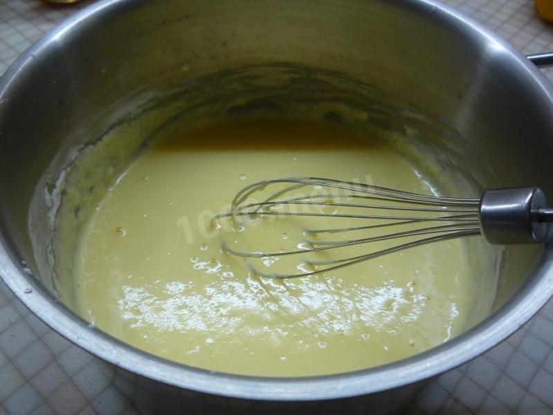 Шаг 8 приготовления Яблочный пирог Неженка с творогом и сметанной заливкой
