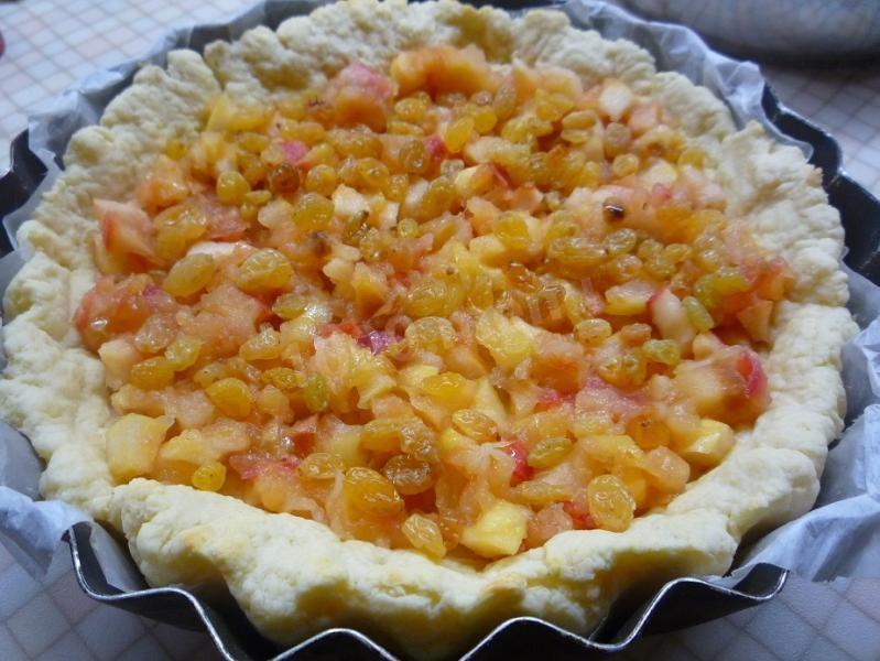 Шаг 9 приготовления Яблочный пирог Неженка с творогом и сметанной заливкой