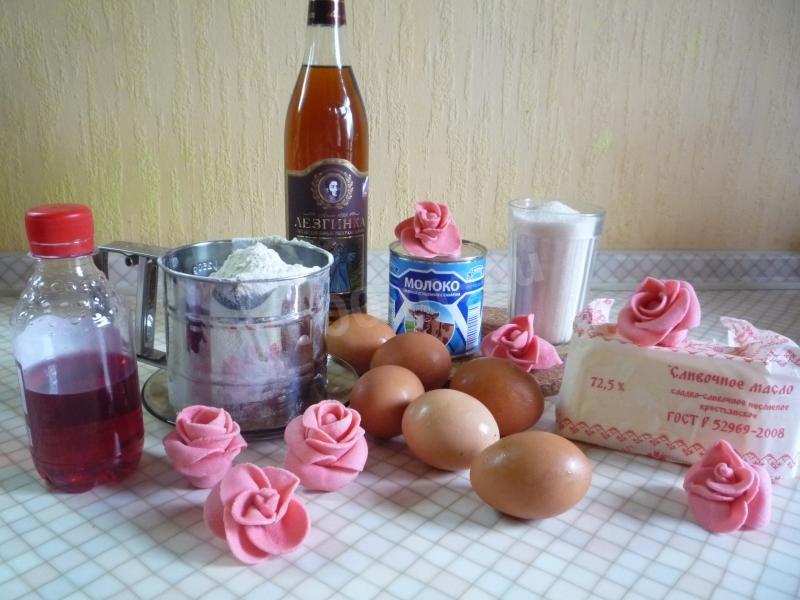Шаг 1 приготовления торт бисквитный с мастикой Розовая мечта