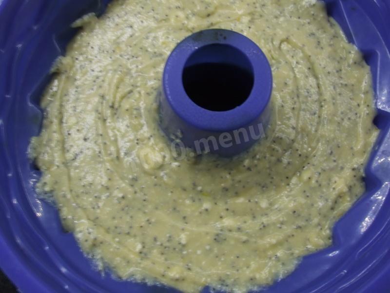 Шаг 4 приготовления Кекс с маком и вишнями