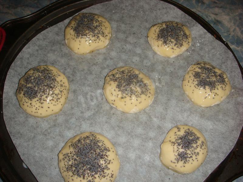 Шаг 3 приготовления Чесночные булочки с маком