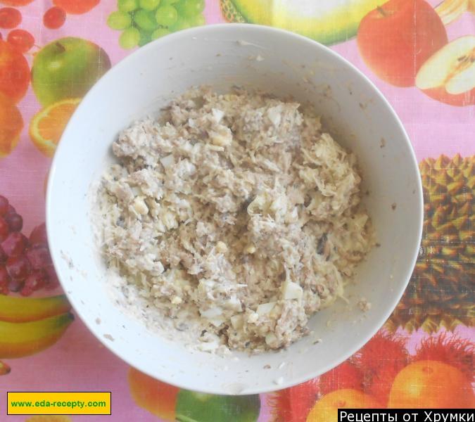 Шаг 5 приготовления Заливной рыбный пирог с рыбными консервами