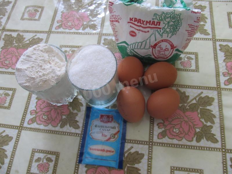 Шаг 1 приготовления Бисквитные коржи