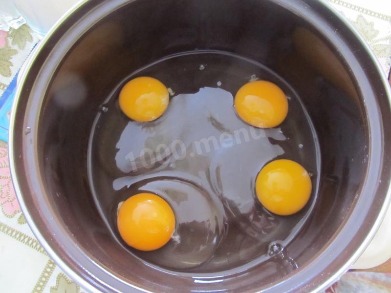 Шаг 2 приготовления Бисквитные коржи