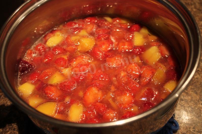 Шаг 3 приготовления Торт с маскарпоне и клубникой