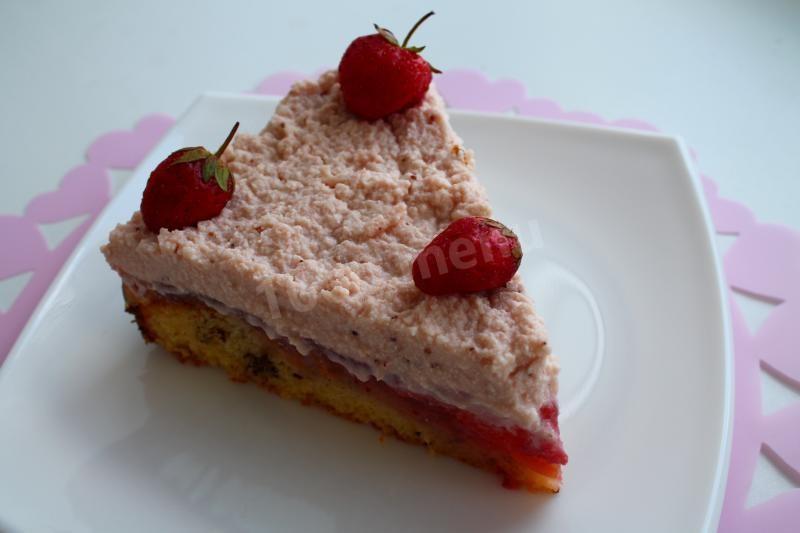 Шаг 7 приготовления Торт с маскарпоне и клубникой