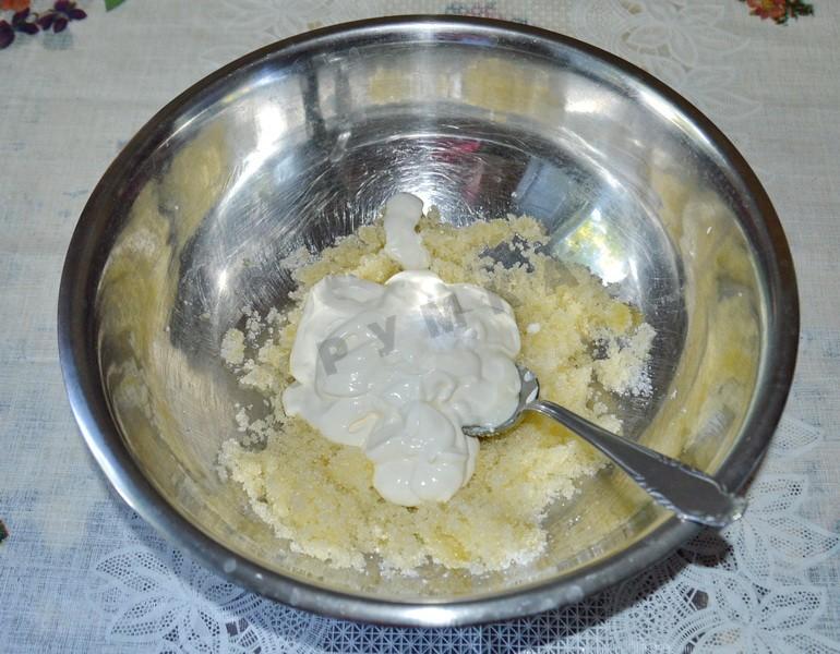 Шаг 12 приготовления Торт Мишка на Севере со сметанным и пралиновым кремами