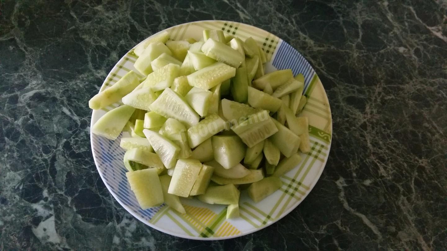 Шаг 2 приготовления Лечо из огурцов и болгарского перца на зиму