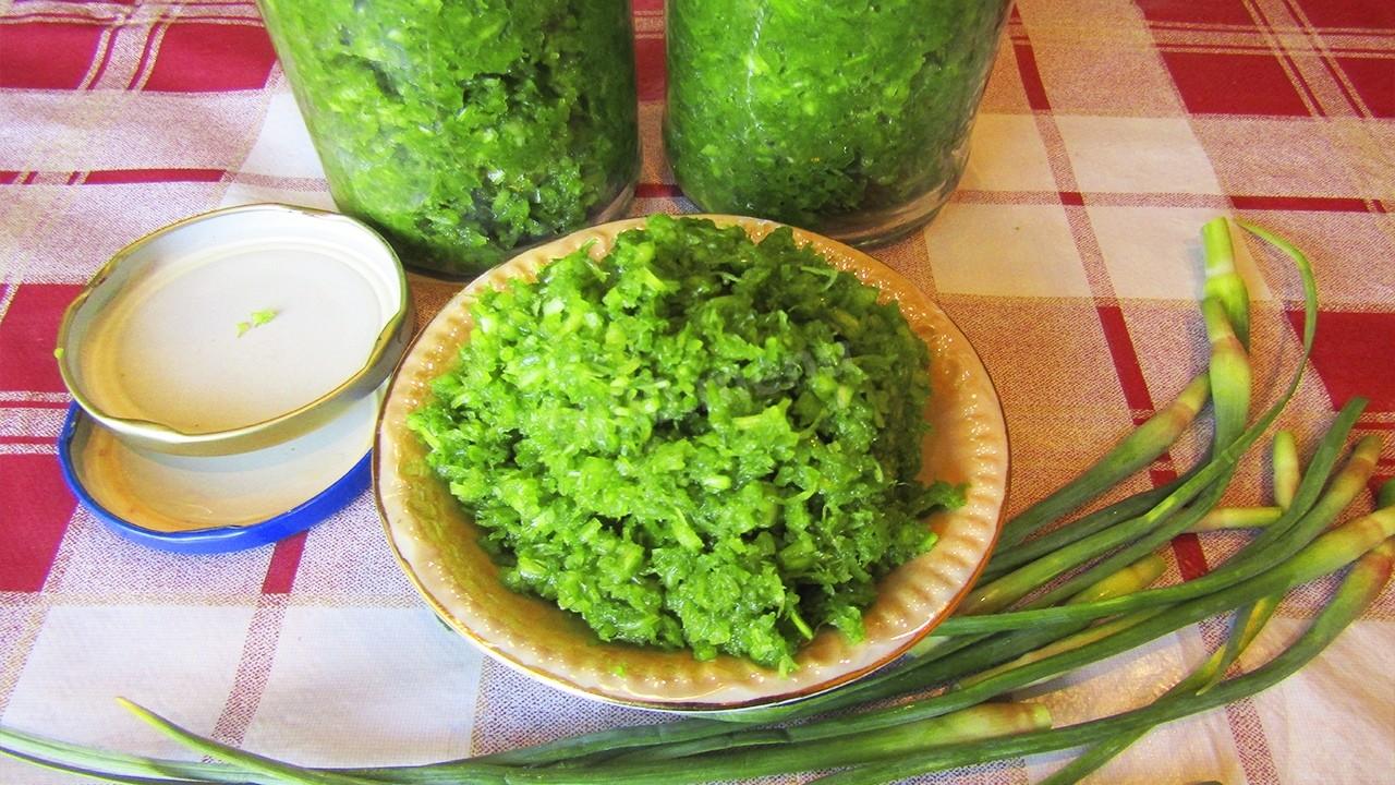 Фото рецепта Паста из чесночных стрелок на зиму